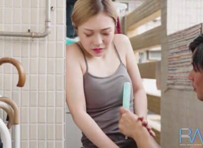 Bố chồng thay con trai thỏa mãn con dâu, bí mật có thai